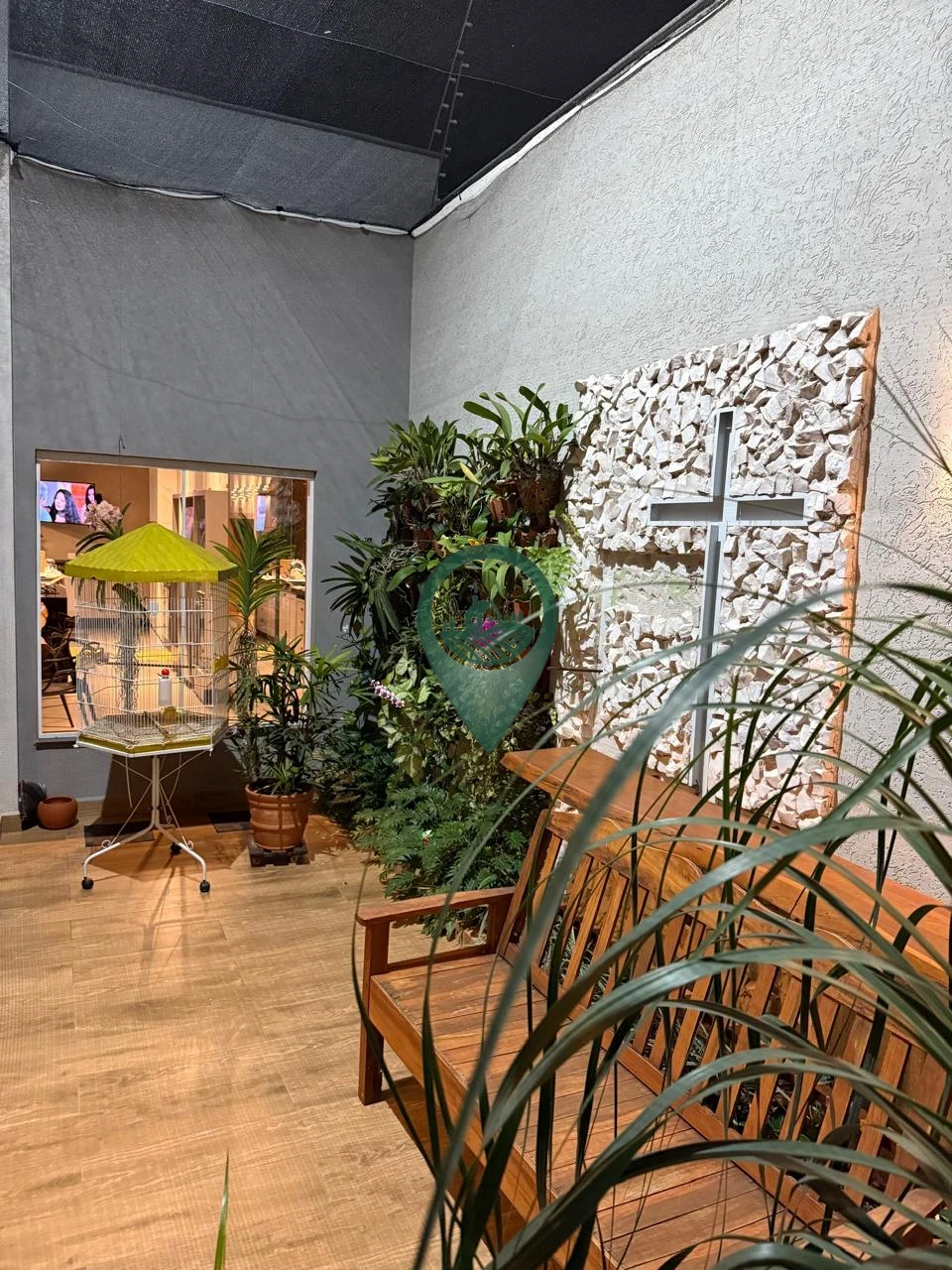 Imagens do imóveis Casa com 5 quartos (2 suítes), com um deles perfeito para um escritório privativo.