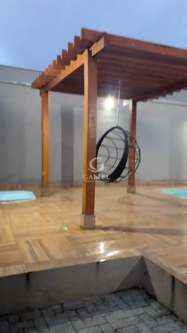 Imagens do imóveis Espaço de Lazer / Residência Moderna com Piscina e Gourmet Privativo à Venda por R$ 650.000,00