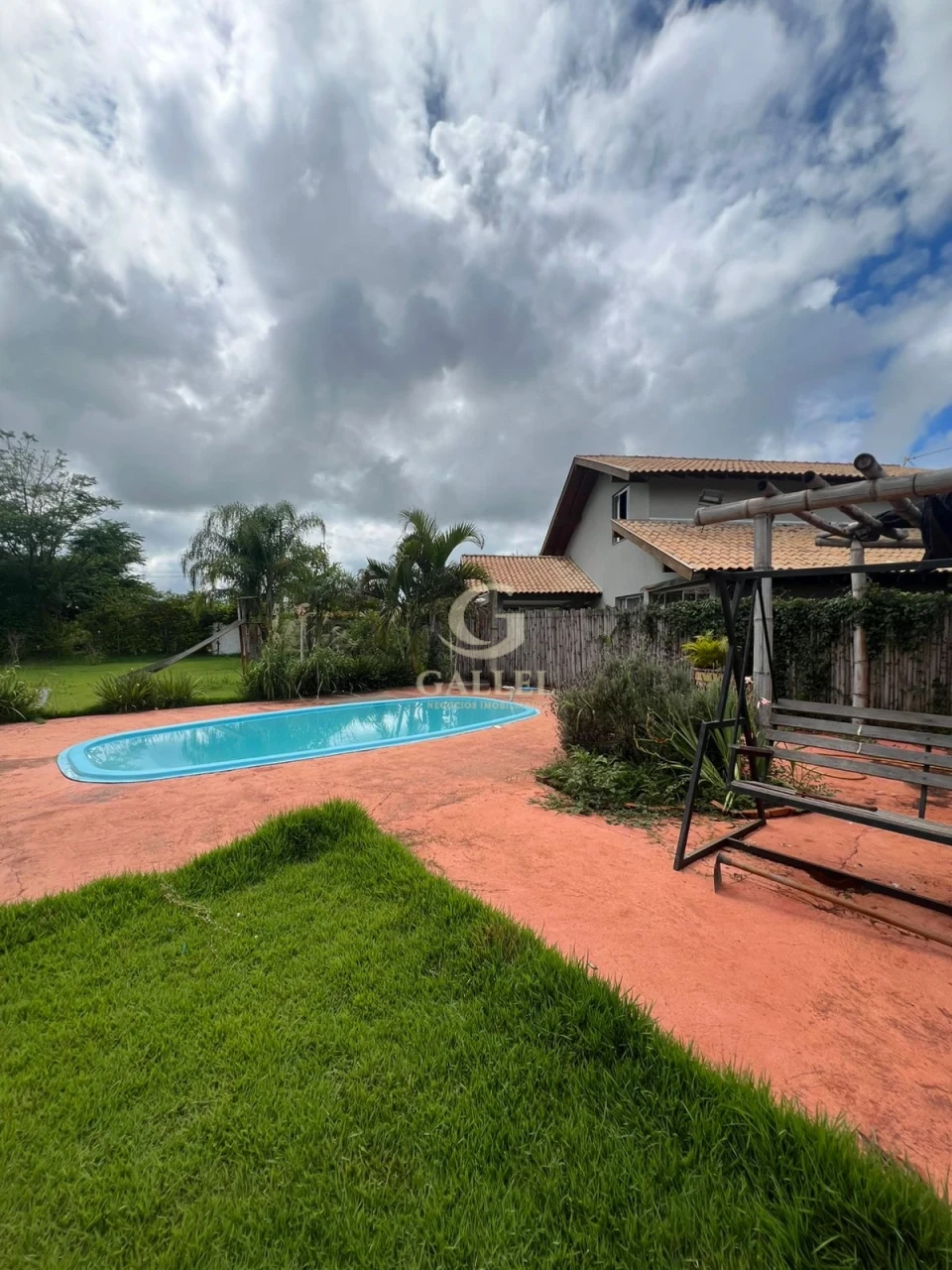 CHÁCARA À VENDA | 1.206m² DE TERRENO | 210m² DE CONSTRUÇÃO | 3 QUARTOS | PISCINA | LIMOEIRO