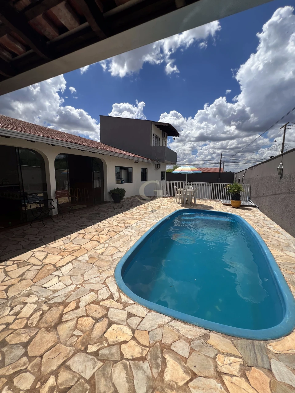 Imagens do imóveis Casa Para Alugar Ou Vender  Em Londrina 3 Dormitórios Com Piscina + Espaço Comercial Independente