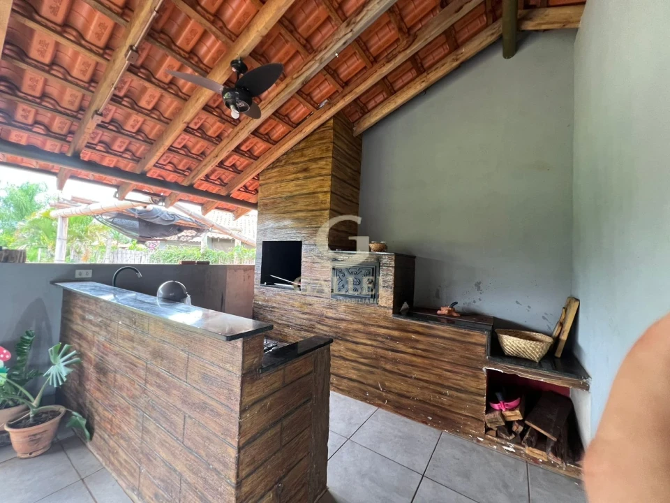 CHÁCARA À VENDA | 1.206m² DE TERRENO | 210m² DE CONSTRUÇÃO | 3 QUARTOS | PISCINA | LIMOEIRO