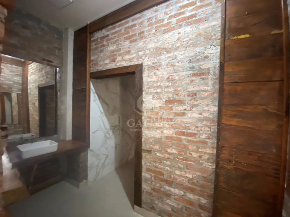 Chácara Beira De Asfalto Próximo Do Centro Com 2 Casas