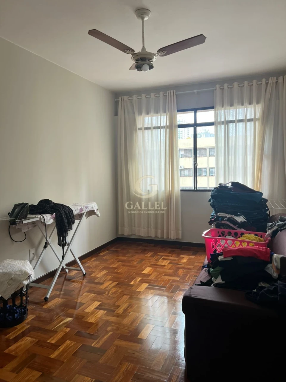 APARTAMENTO À VENDA OU LOCAÇÃO | 140 m² TOTALMENTE RENOVADO | 3 QUARTOS | HIDRÁULICA E ELÉTRICA ATUALIZADAS | EDIFÍCIO MARIA JOANA | CENTRO DE LO