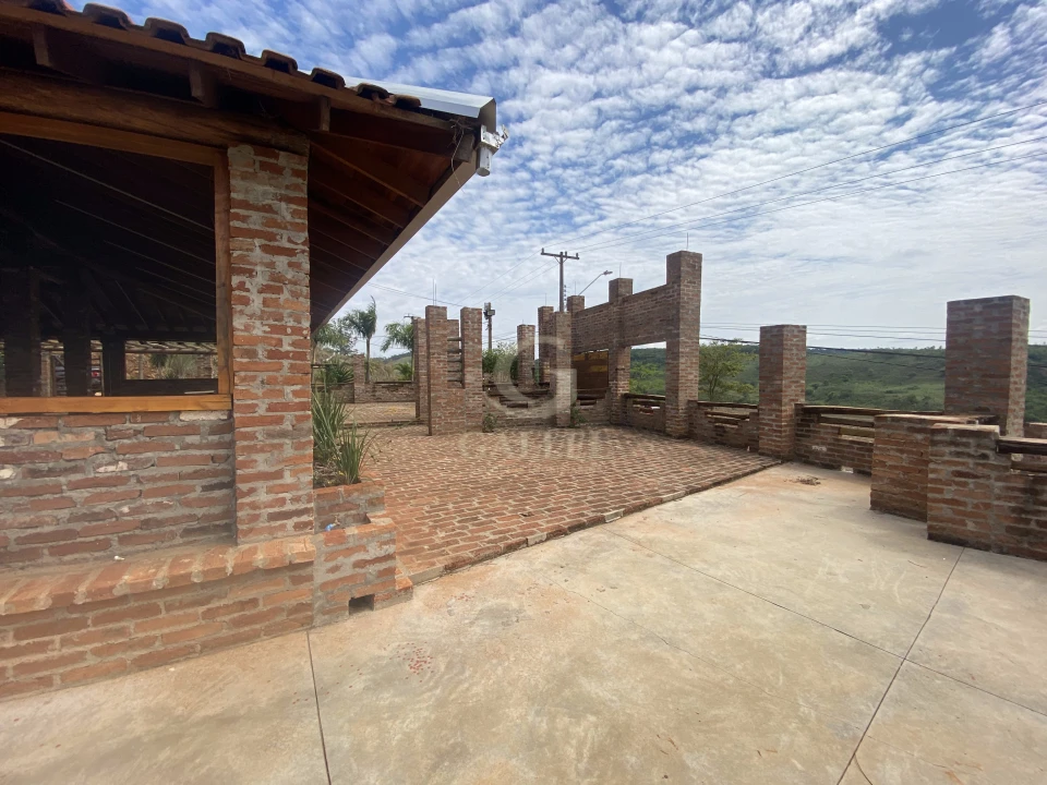 Chácara Beira De Asfalto Próximo Do Centro Com 2 Casas