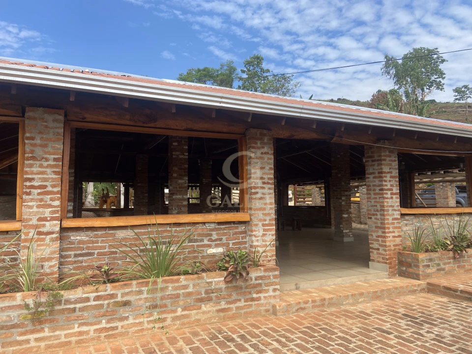 Chácara Beira De Asfalto Próximo Do Centro Com 2 Casas
