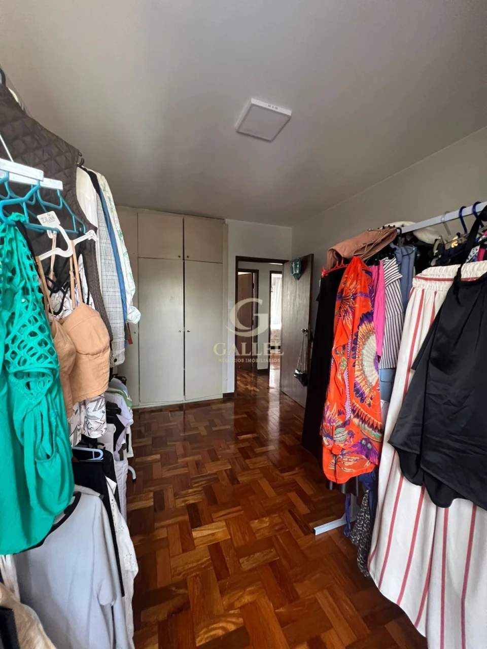 APARTAMENTO À VENDA OU LOCAÇÃO | 140 m² TOTALMENTE RENOVADO | 3 QUARTOS | HIDRÁULICA E ELÉTRICA ATUALIZADAS | EDIFÍCIO MARIA JOANA | CENTRO DE LO