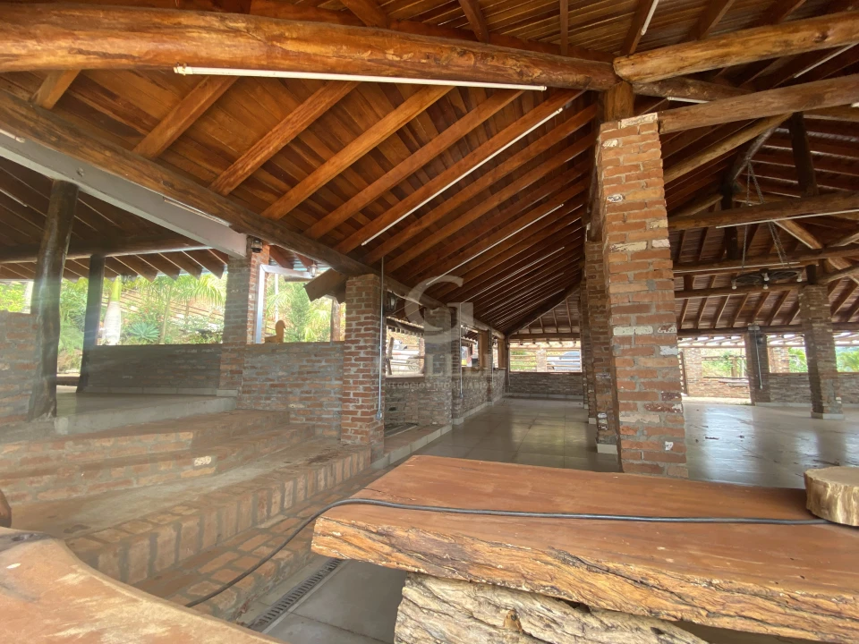 Chácara Beira De Asfalto Próximo Do Centro Com 2 Casas