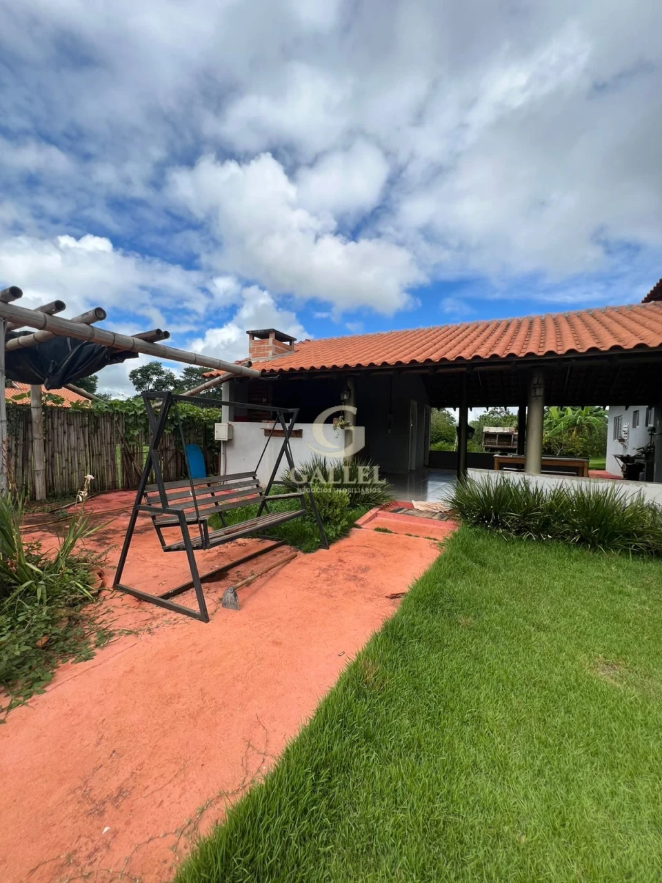 CHÁCARA À VENDA | 1.206m² DE TERRENO | 210m² DE CONSTRUÇÃO | 3 QUARTOS | PISCINA | LIMOEIRO