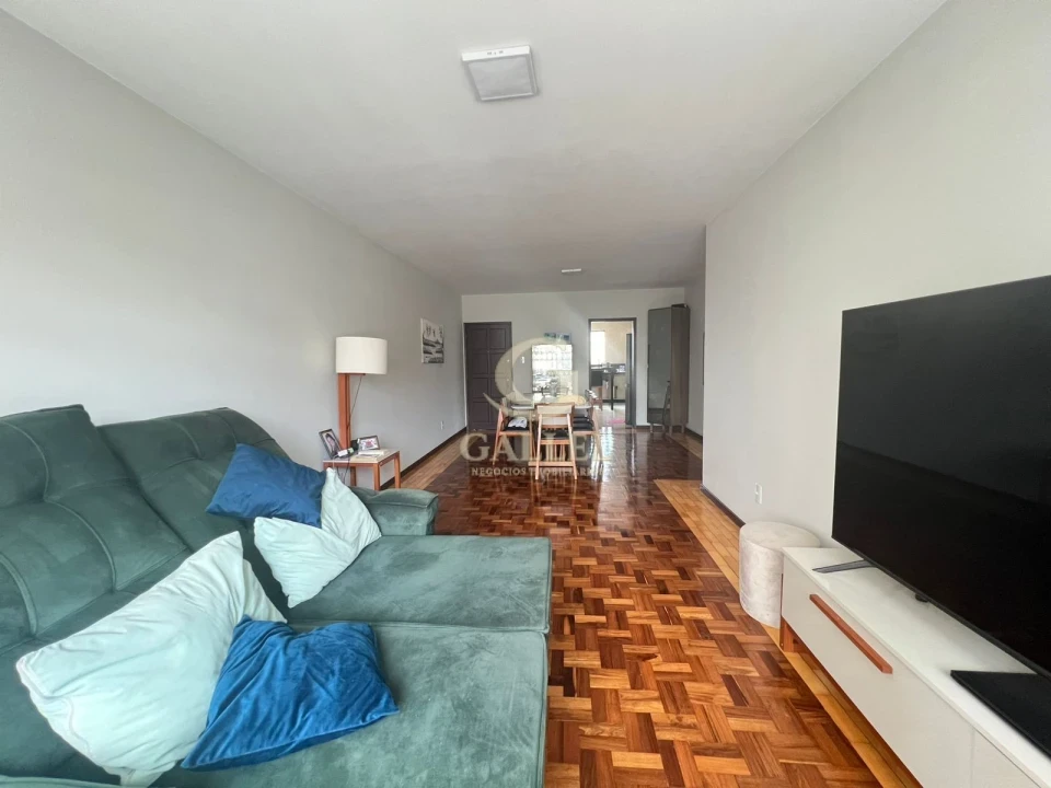 APARTAMENTO À VENDA OU LOCAÇÃO | 140 m² TOTALMENTE RENOVADO | 3 QUARTOS | HIDRÁULICA E ELÉTRICA ATUALIZADAS | EDIFÍCIO MARIA JOANA | CENTRO DE LO