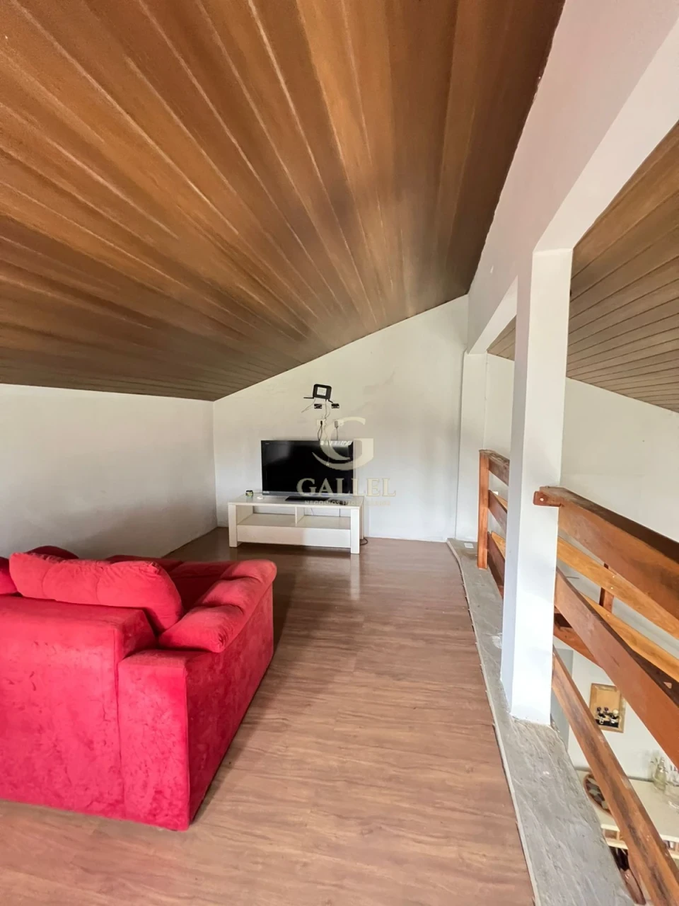 CHÁCARA À VENDA | 1.206m² DE TERRENO | 210m² DE CONSTRUÇÃO | 3 QUARTOS | PISCINA | LIMOEIRO