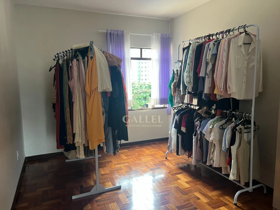 APARTAMENTO À VENDA OU LOCAÇÃO | 140 m² TOTALMENTE RENOVADO | 3 QUARTOS | HIDRÁULICA E ELÉTRICA ATUALIZADAS | EDIFÍCIO MARIA JOANA | CENTRO DE LO