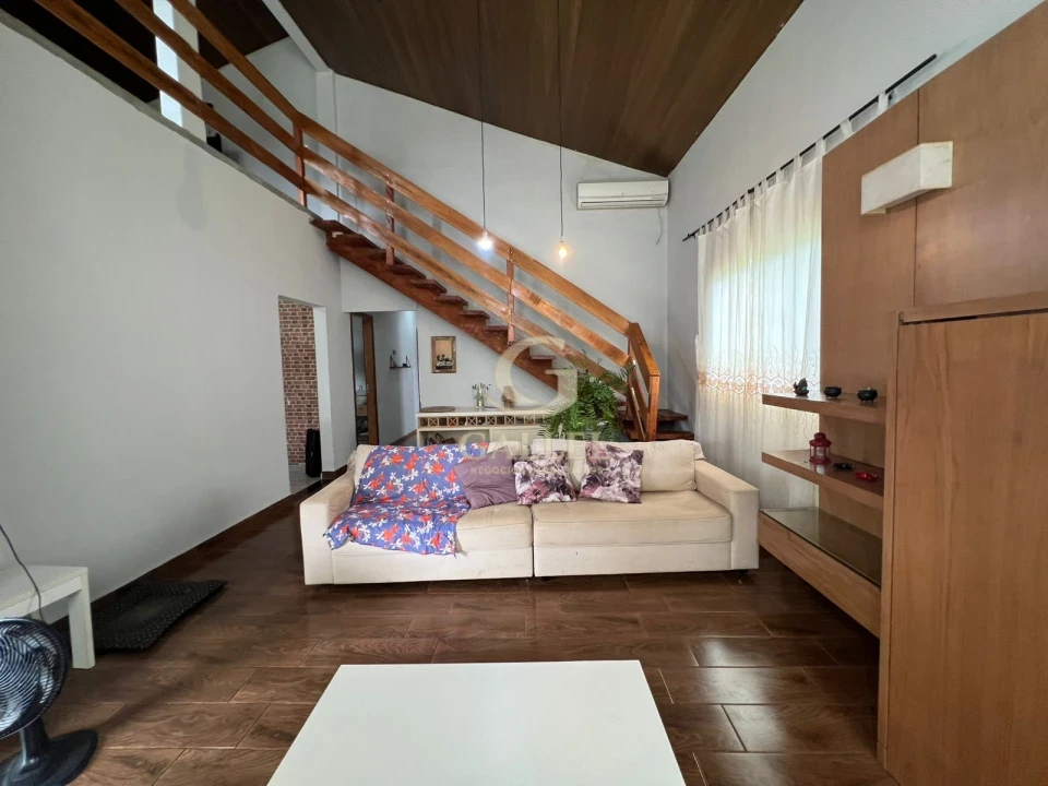 CHÁCARA À VENDA | 1.206m² DE TERRENO | 210m² DE CONSTRUÇÃO | 3 QUARTOS | PISCINA | LIMOEIRO