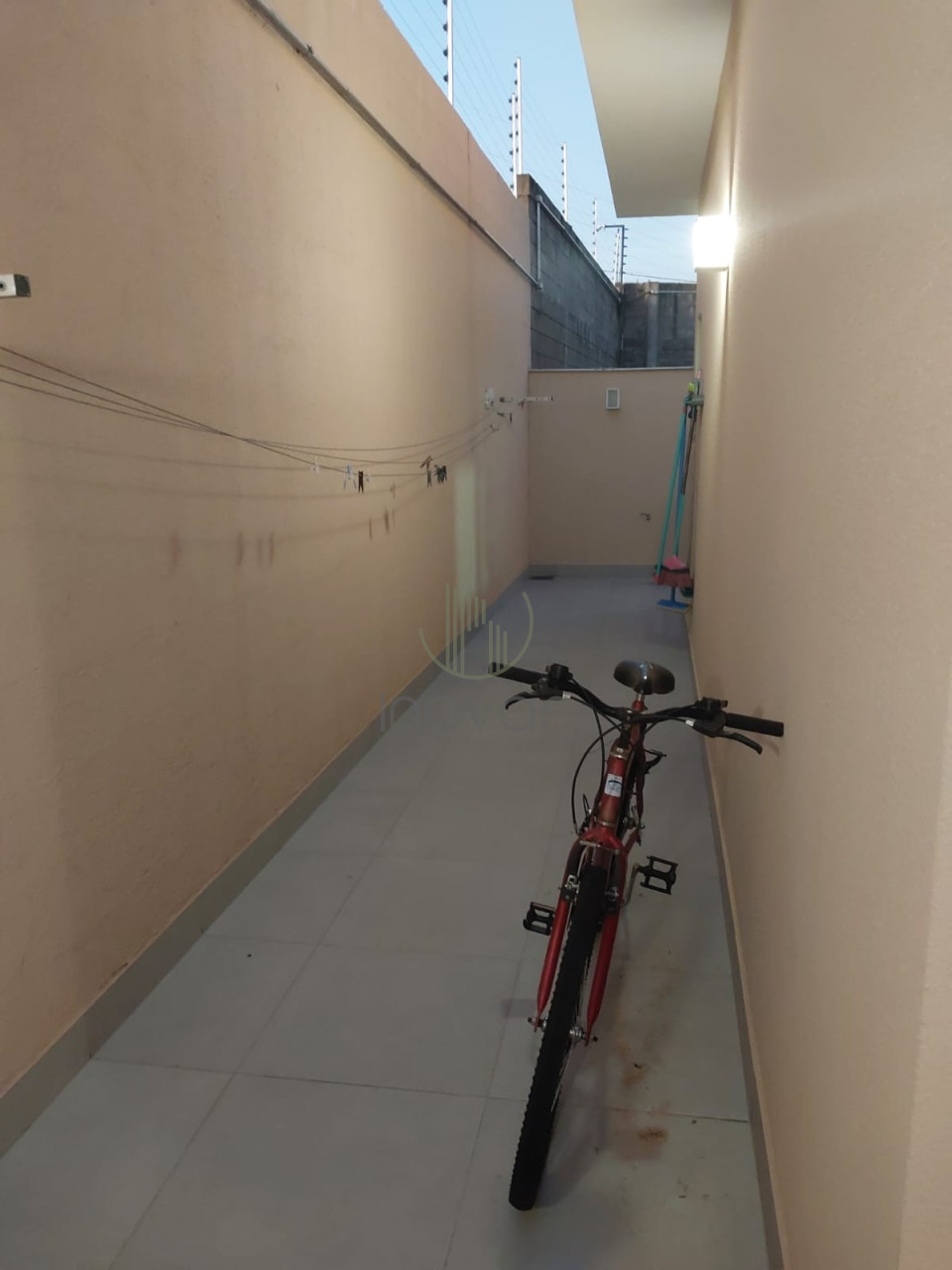 CASA MOBILIADA PARA LOCAÇÃO 3 QUARTOS SENDO UM SUITE CONDOMINIO ARAÇARI PARQUE TAUA EM LONDRINA