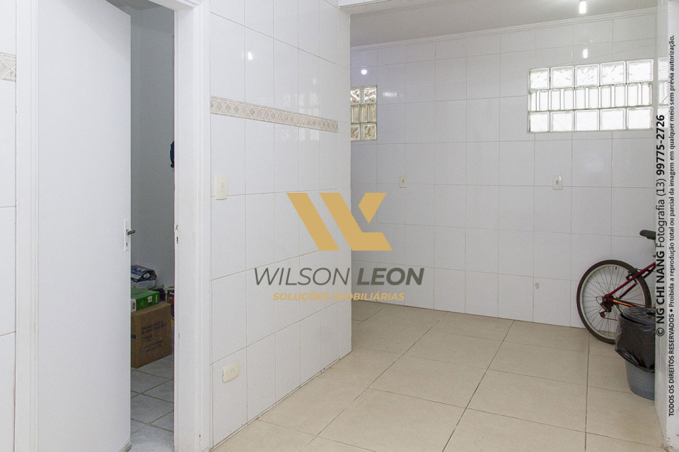 Sobrado com 3 quartos e vaga fechada