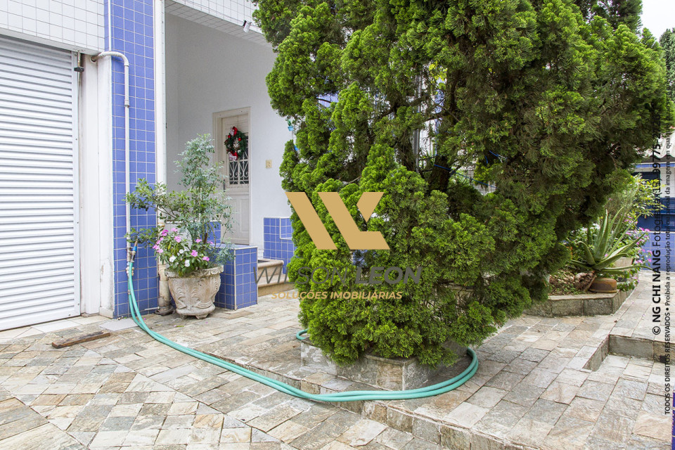 Casa isolada 4 quartos, 2 suítes com piscina.