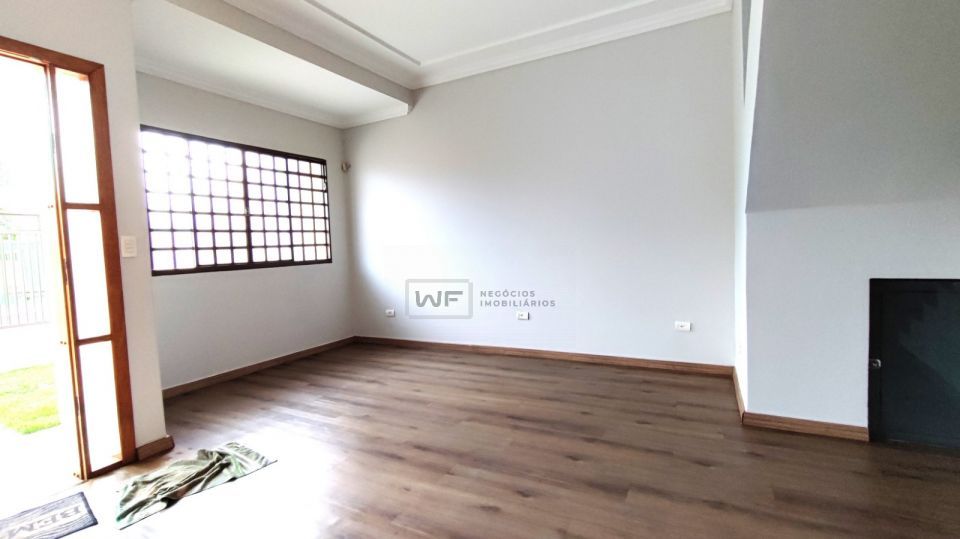 Casa com 4 quartos, piscina e churrasqueira