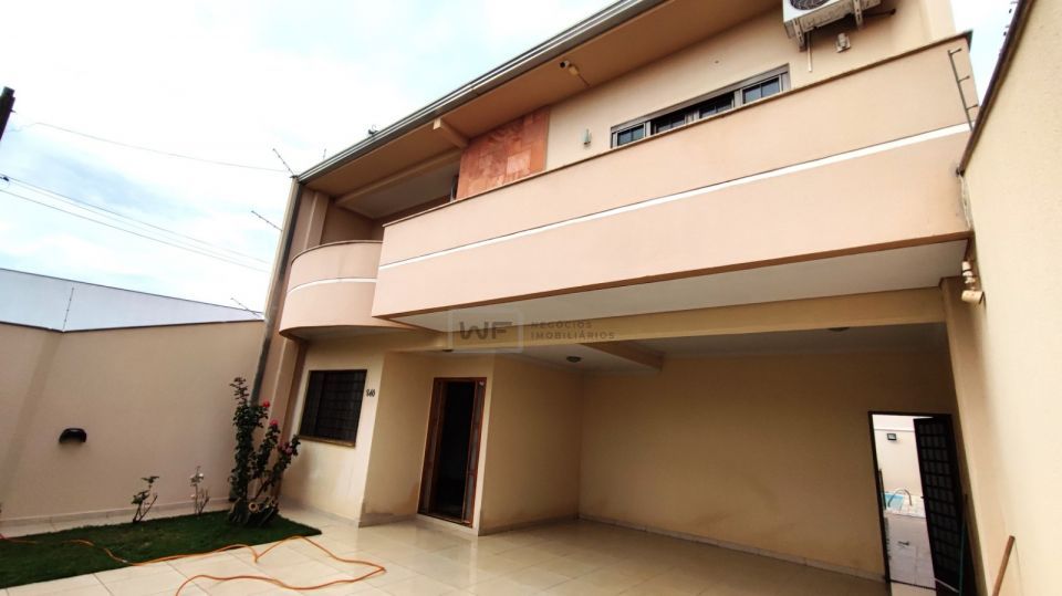 Casa com 4 quartos, piscina e churrasqueira