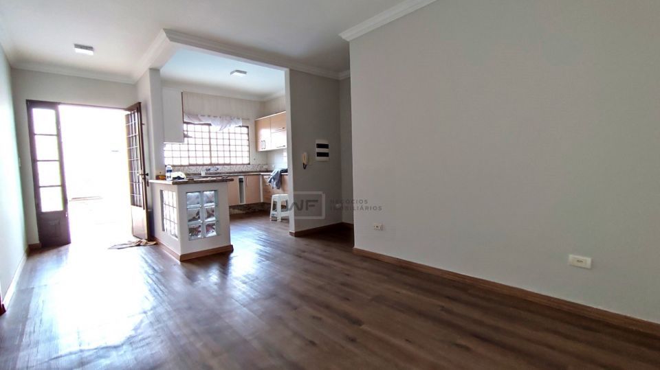 Casa com 4 quartos, piscina e churrasqueira