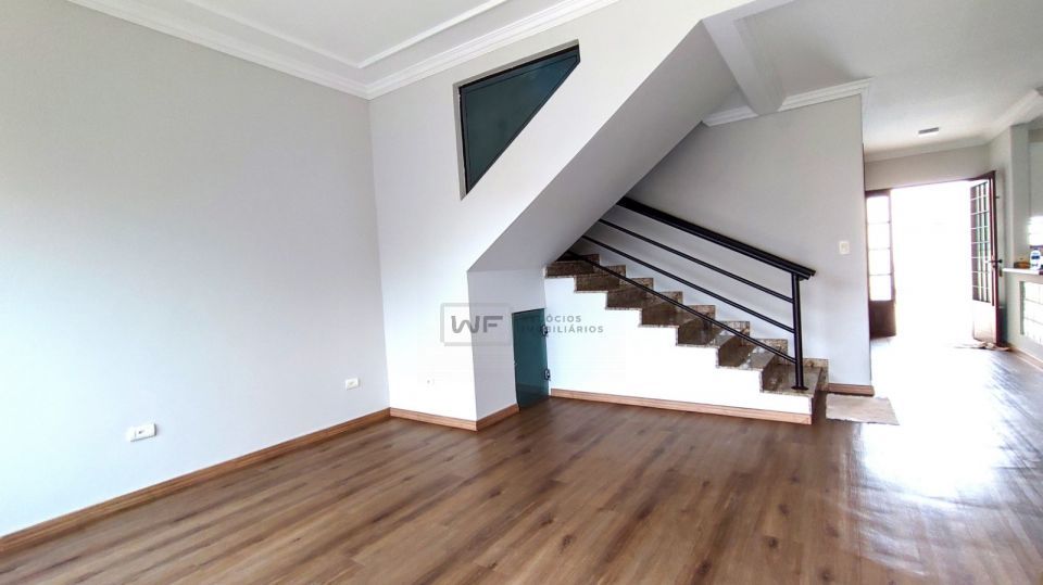 Casa com 4 quartos, piscina e churrasqueira