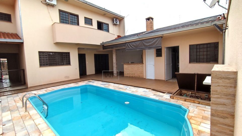 Casa com 4 quartos, piscina e churrasqueira