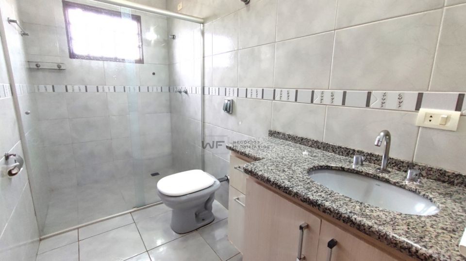 Casa com 4 quartos, piscina e churrasqueira