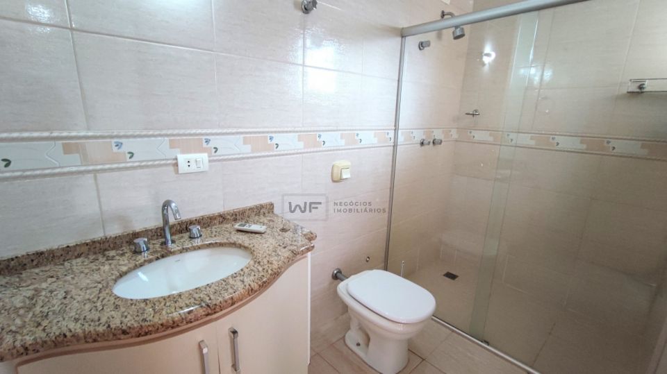 Casa com 4 quartos, piscina e churrasqueira