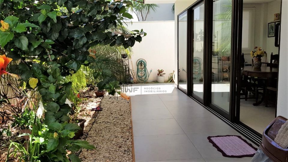 Casa térrea no Condomínio Alphaville 2