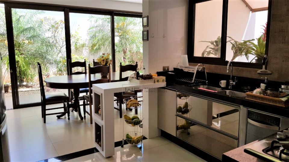 Casa térrea no Condomínio Alphaville 2