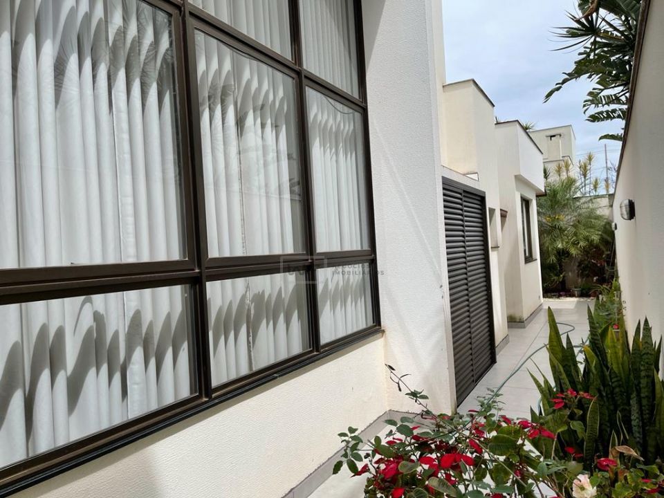 Casa térrea no Condomínio Alphaville 2