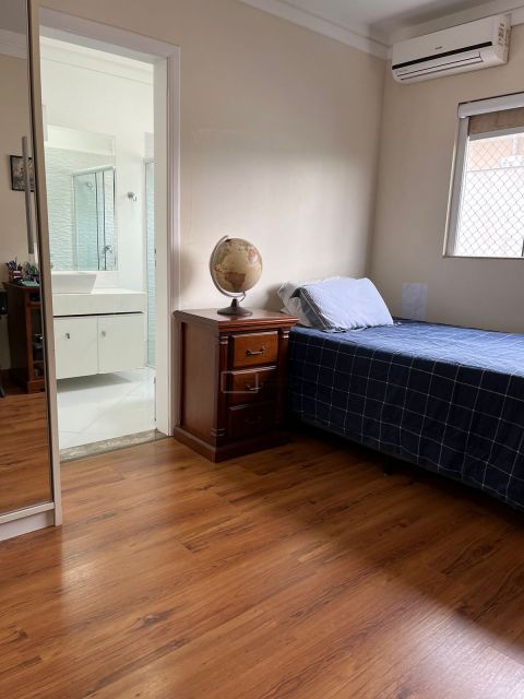 CASA A VENDA - CONDOMINIO ROYAL TENNIS