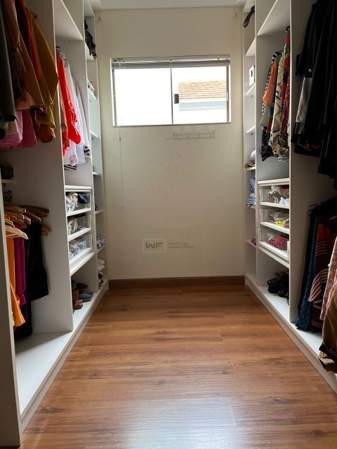 CASA A VENDA - CONDOMINIO ROYAL TENNIS