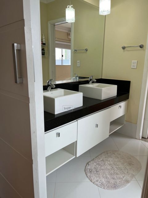 CASA A VENDA - CONDOMINIO ROYAL TENNIS