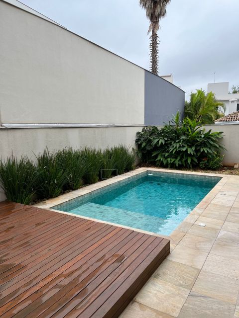 CASA A VENDA - CONDOMINIO ROYAL TENNIS