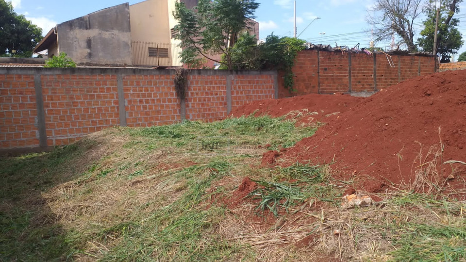 Terrenos 300m² cada - A Venda - Jardim do Sol